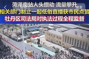 贝林厄姆和母亲马德里逛街被众多球迷包围